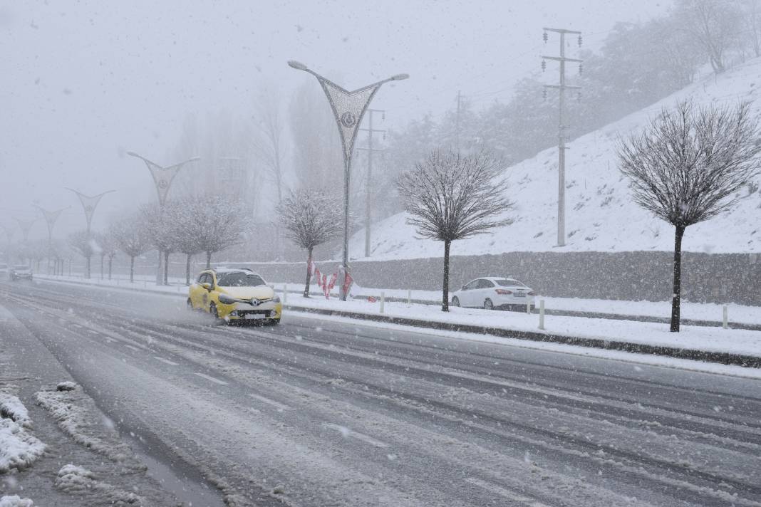 Bitlis ve Bingöl'de eğitime kar engeli 6